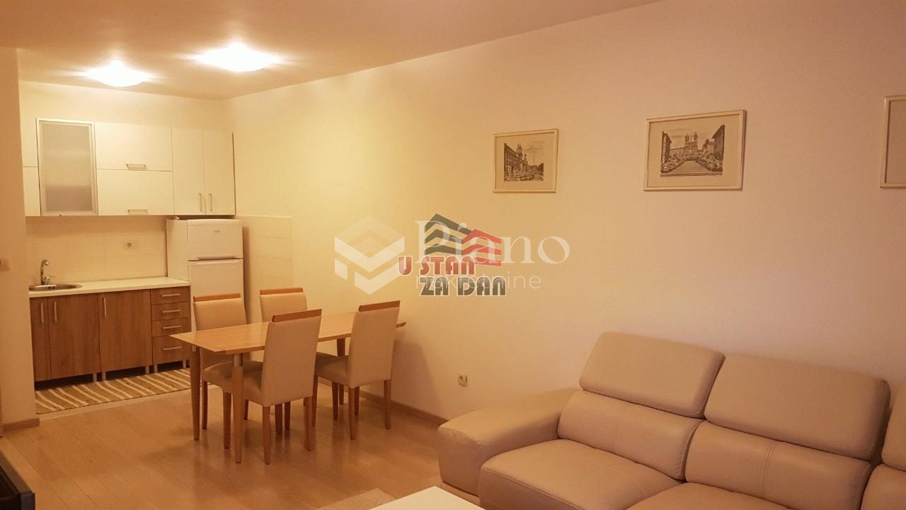 Jednosoban namješten stan u City kvartu